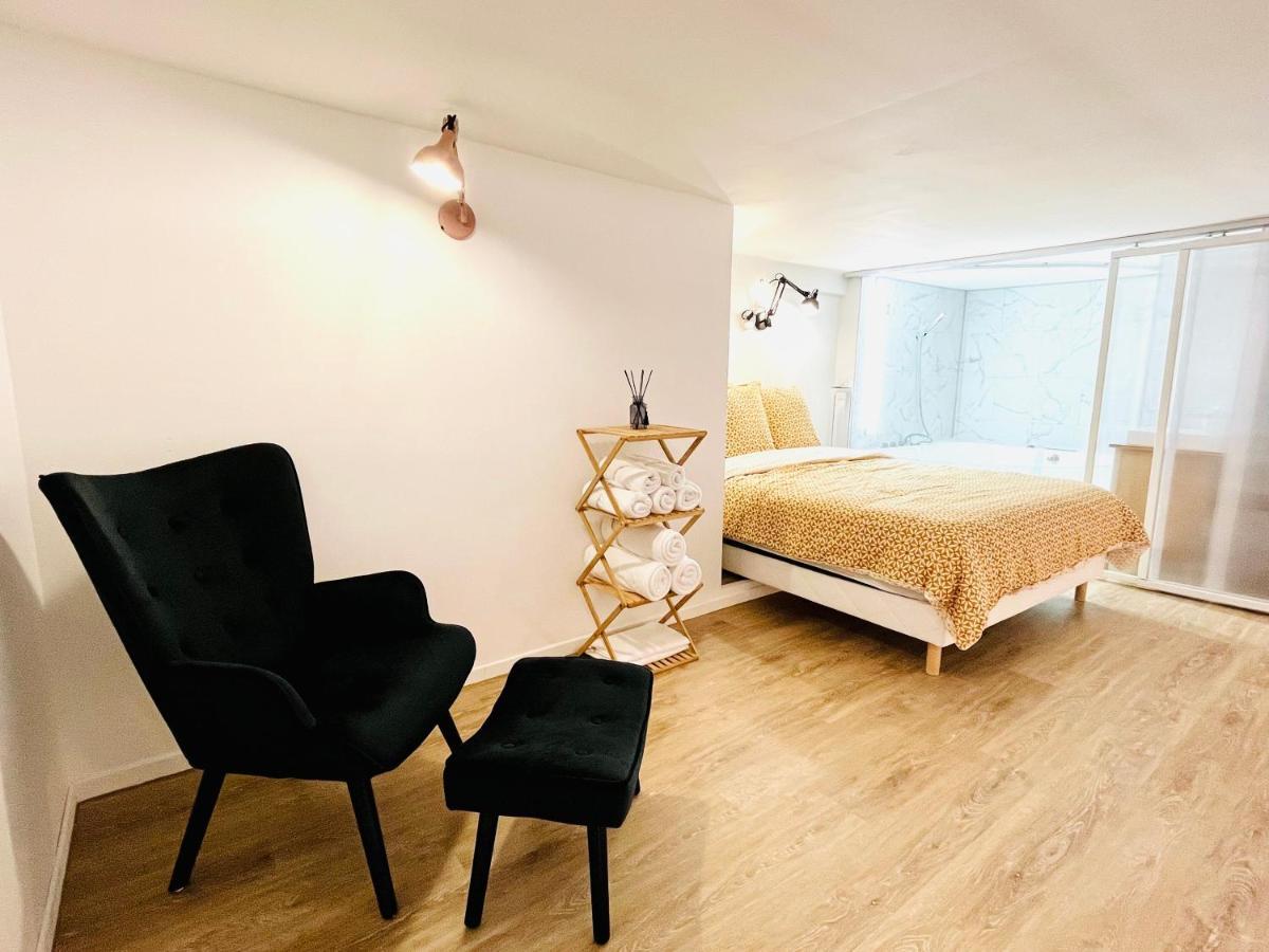 Duplex-Ceiling Height 1,9M-Free Private Parking-Self Check In !! Duplex Climatise-Hauteur Sous Plafond 1,9M-Parking Prive Gratuit-Arrivee Autonome !! Avignon Exteriör bild