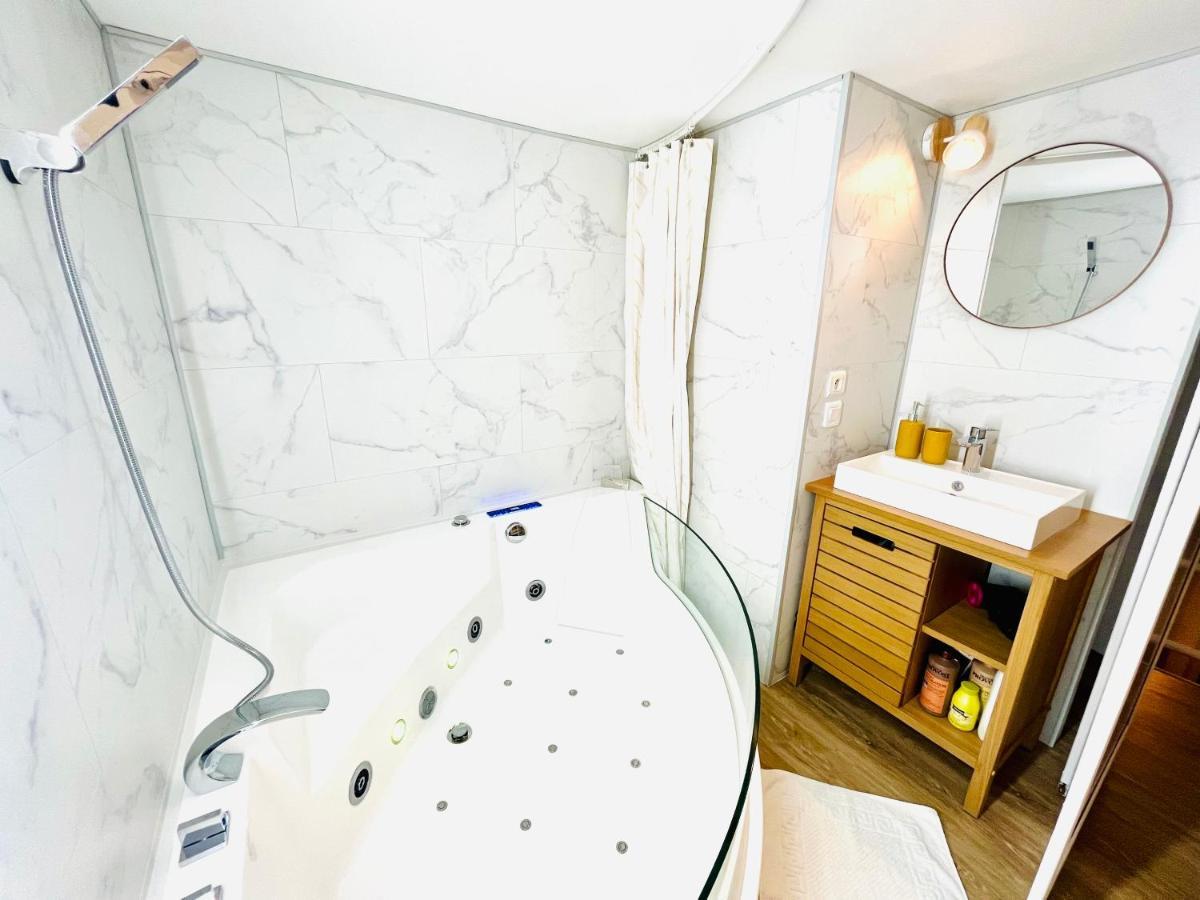 Duplex-Ceiling Height 1,9M-Free Private Parking-Self Check In !! Duplex Climatise-Hauteur Sous Plafond 1,9M-Parking Prive Gratuit-Arrivee Autonome !! Avignon Exteriör bild